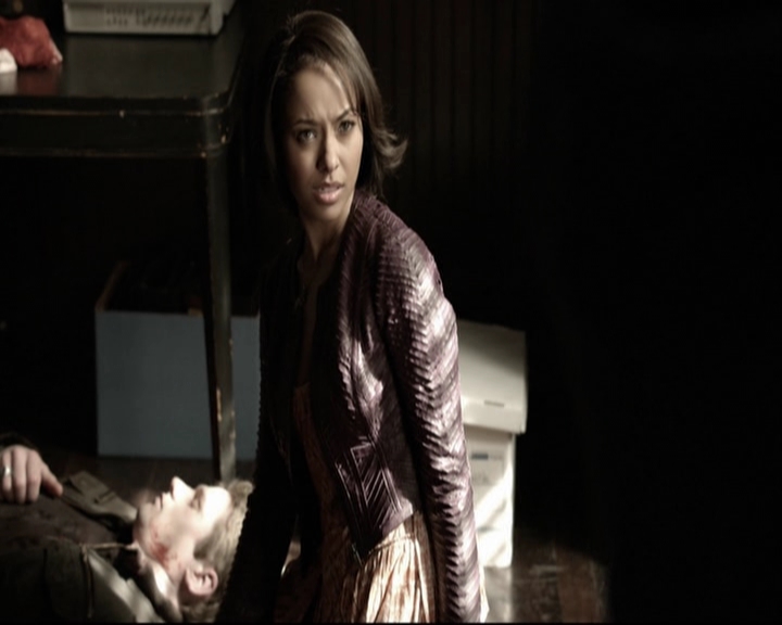 VampireDiariesWorld-dot-org_5x18ResidentEvil-deletedscenes0019.jpg