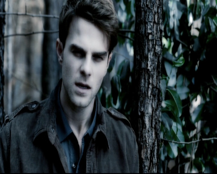 VampireDiariesWorld-dot-org_5x18ResidentEvil0819.jpg