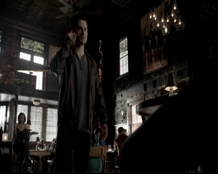 VampireDiariesWorld-dot-org_5x19ManOnFire0700.jpg
