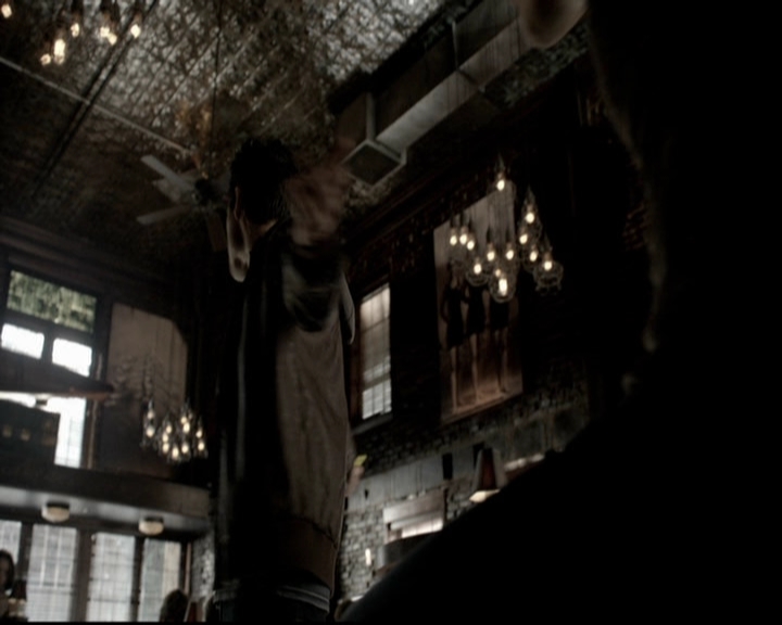 VampireDiariesWorld-dot-org_5x19ManOnFire0717.jpg