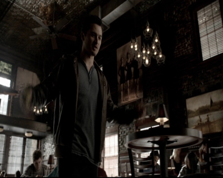 VampireDiariesWorld-dot-org_5x19ManOnFire0721.jpg