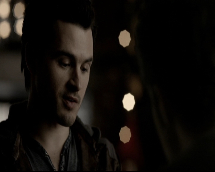 VampireDiariesWorld-dot-org_5x19ManOnFire0731.jpg