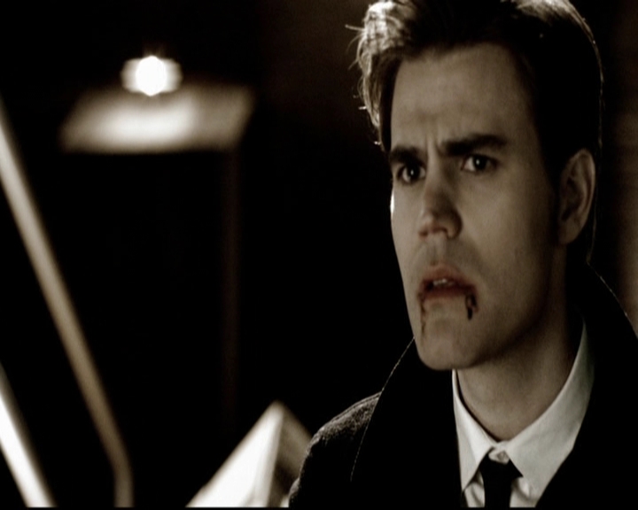 VampireDiariesWorld-dot-org_5x19ManOnFire0797.jpg