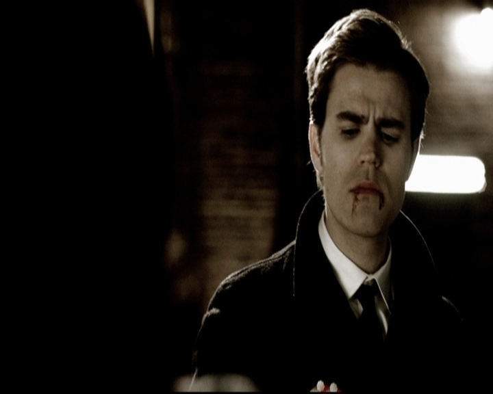 VampireDiariesWorld-dot-org_5x19ManOnFire0800.jpg