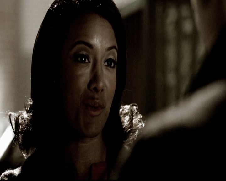 VampireDiariesWorld-dot-org_5x19ManOnFire0835.jpg