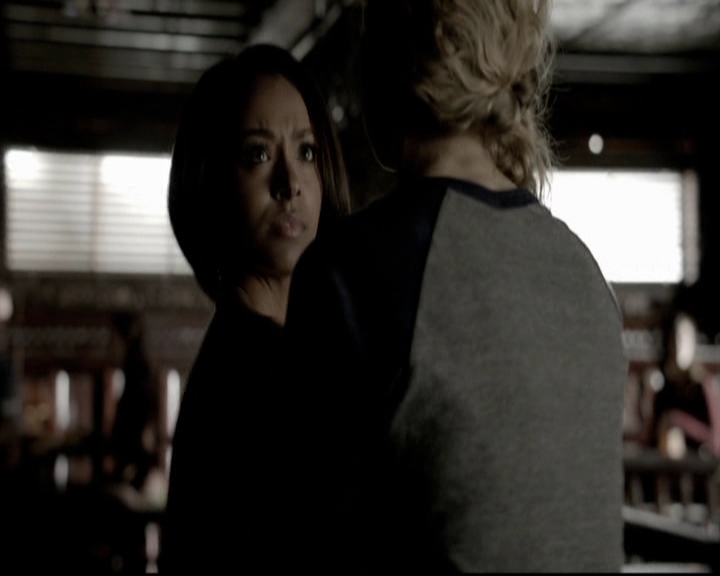 VampireDiariesWorld-dot-org_5x19ManOnFire0905.jpg