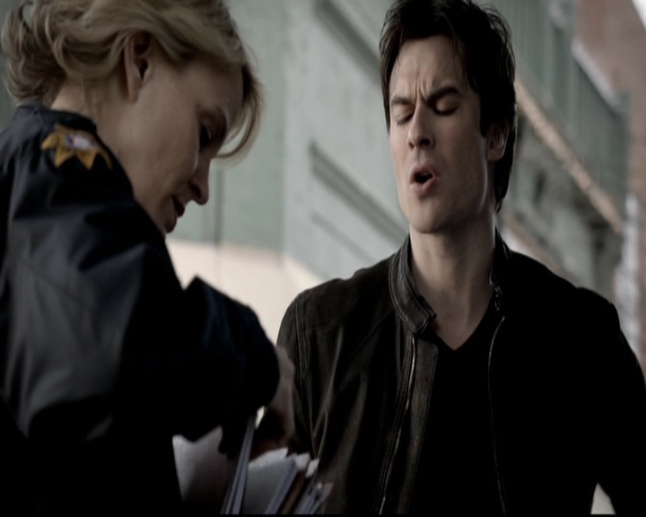 VampireDiariesWorld-dot-org_5x19ManOnFire0937.jpg