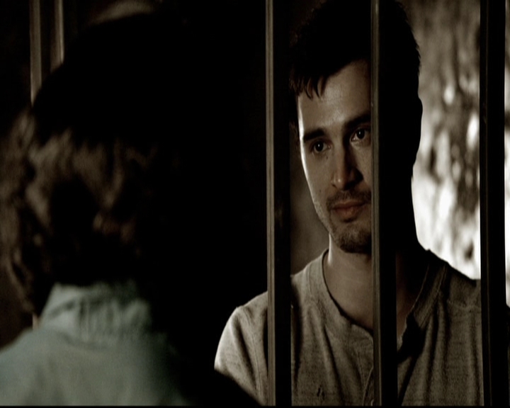 VampireDiariesWorld-dot-org_5x19ManOnFire0983.jpg