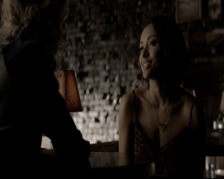 VampireDiariesWorld-dot-org_5x19ManOnFire1069.jpg