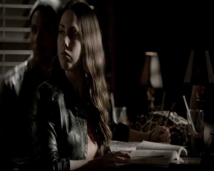 VampireDiariesWorld-dot-org_5x19ManOnFire1114.jpg