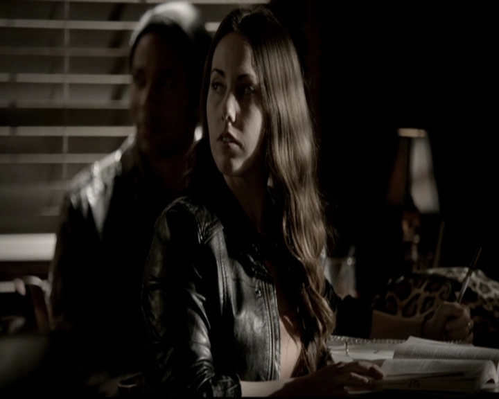 VampireDiariesWorld-dot-org_5x19ManOnFire1115.jpg