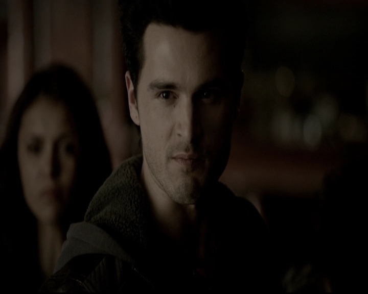 VampireDiariesWorld-dot-org_5x19ManOnFire1118.jpg