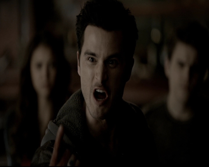 VampireDiariesWorld-dot-org_5x19ManOnFire1129.jpg