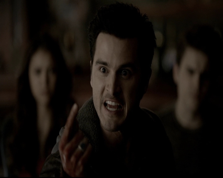 VampireDiariesWorld-dot-org_5x19ManOnFire1130.jpg