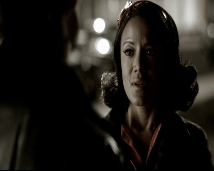 VampireDiariesWorld-dot-org_5x19ManOnFire1208.jpg