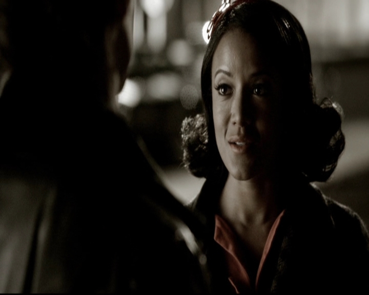 VampireDiariesWorld-dot-org_5x19ManOnFire1213.jpg