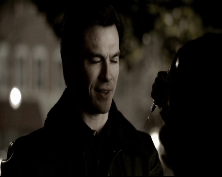 VampireDiariesWorld-dot-org_5x19ManOnFire1230.jpg