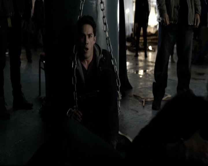 VampireDiariesWorld-dot-org_5x19ManOnFire1368.jpg