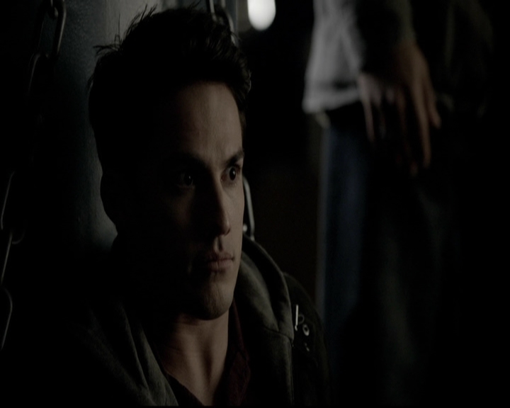 VampireDiariesWorld-dot-org_5x19ManOnFire1373.jpg