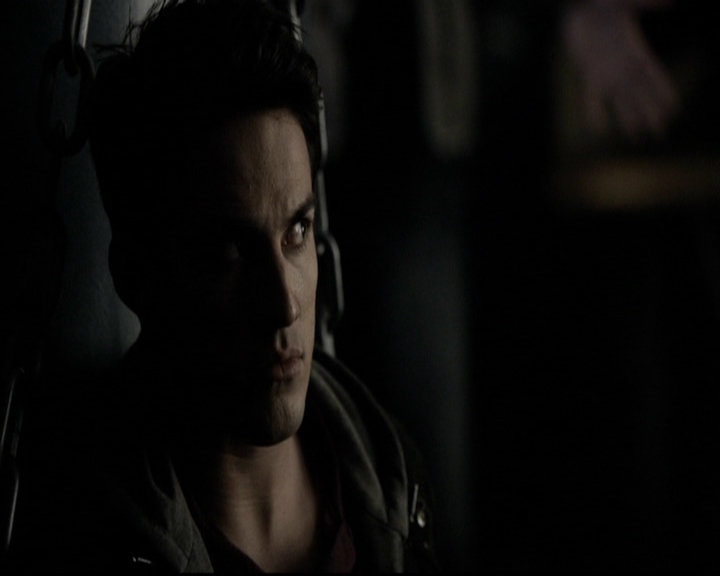 VampireDiariesWorld-dot-org_5x19ManOnFire1407.jpg