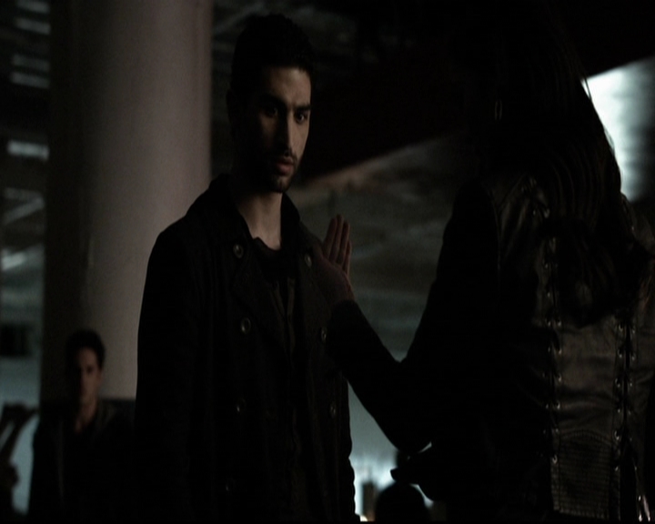 VampireDiariesWorld-dot-org_5x19ManOnFire2038.jpg