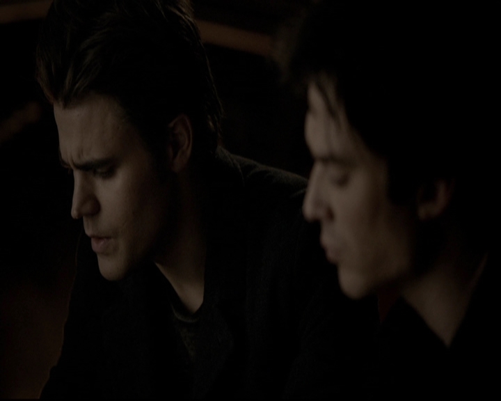 VampireDiariesWorld-dot-org_5x19ManOnFire2192.jpg