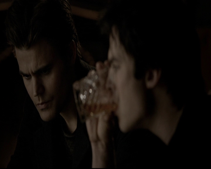 VampireDiariesWorld-dot-org_5x19ManOnFire2204.jpg