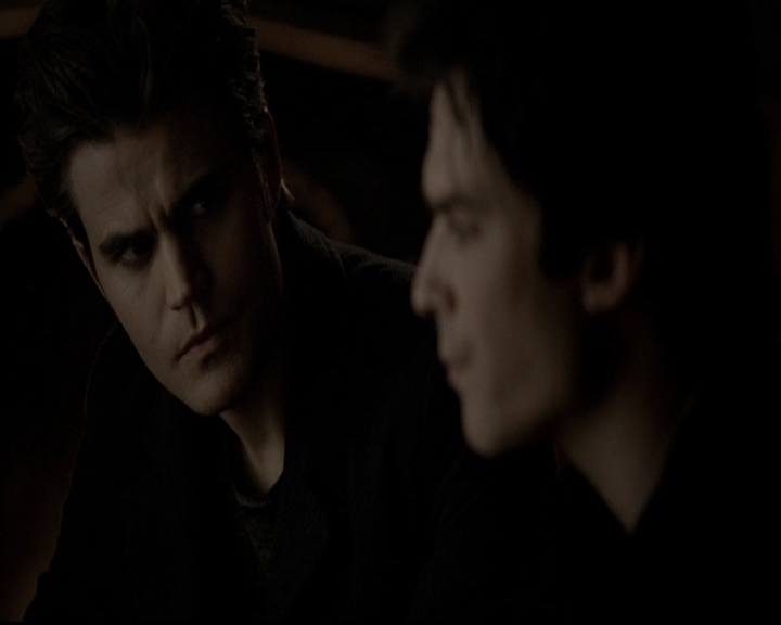 VampireDiariesWorld-dot-org_5x19ManOnFire2205.jpg