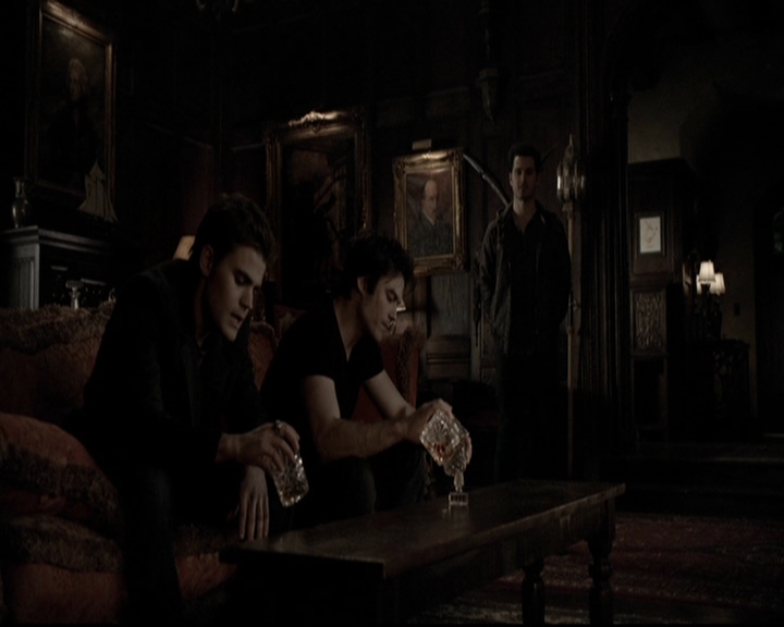 VampireDiariesWorld-dot-org_5x19ManOnFire2260.jpg