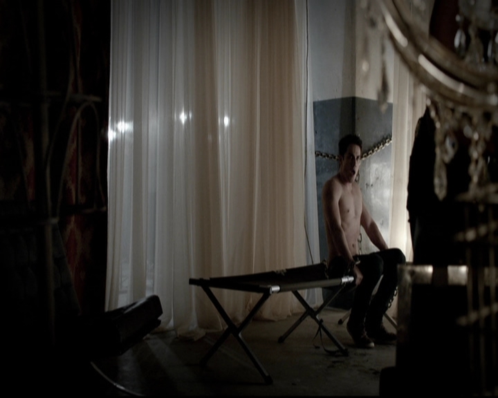 VampireDiariesWorld-dot-org_5x20WhatLiesBeneath0133.jpg