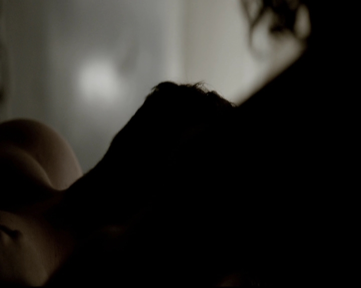 VampireDiariesWorld-dot-org_5x20WhatLiesBeneath0147.jpg