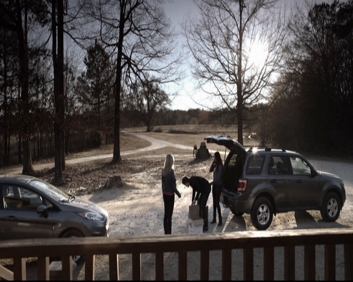 VampireDiariesWorld-dot-org_5x20WhatLiesBeneath0380.jpg