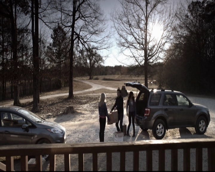 VampireDiariesWorld-dot-org_5x20WhatLiesBeneath0381.jpg