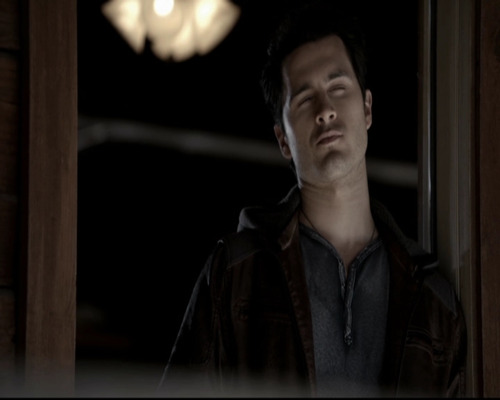 VampireDiariesWorld-dot-org_5x20WhatLiesBeneath0459.jpg