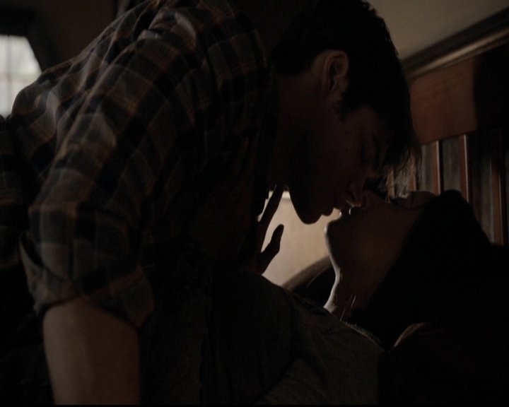 VampireDiariesWorld-dot-org_5x20WhatLiesBeneath0582.jpg