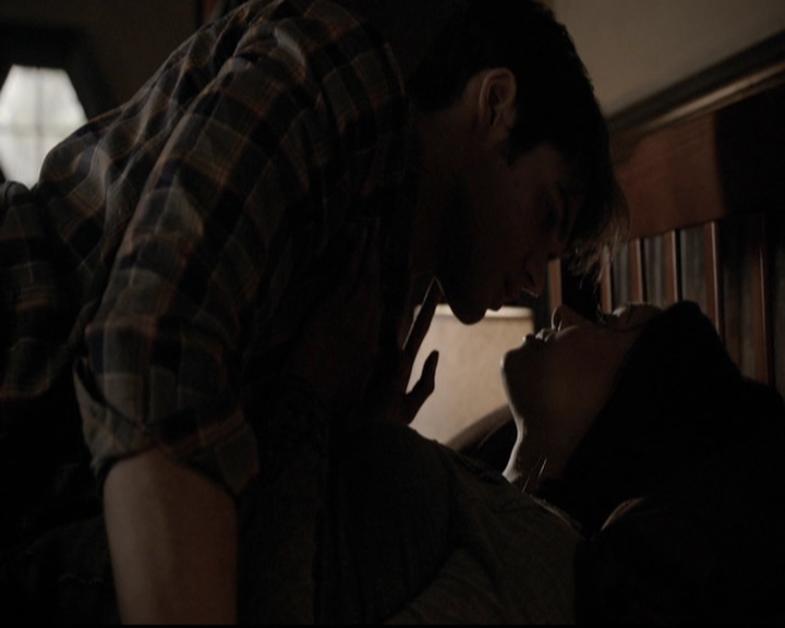 VampireDiariesWorld-dot-org_5x20WhatLiesBeneath0583.jpg