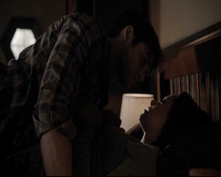 VampireDiariesWorld-dot-org_5x20WhatLiesBeneath0585.jpg