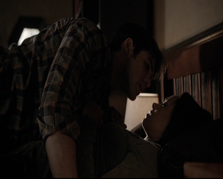 VampireDiariesWorld-dot-org_5x20WhatLiesBeneath0586.jpg