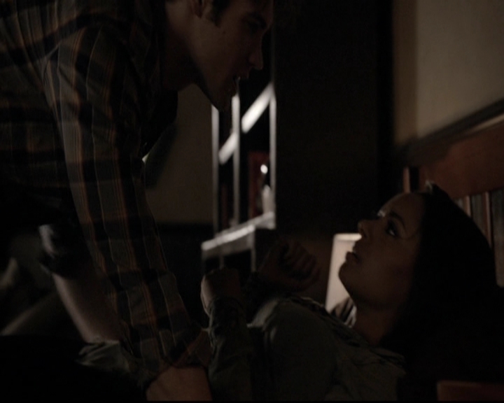 VampireDiariesWorld-dot-org_5x20WhatLiesBeneath0587.jpg