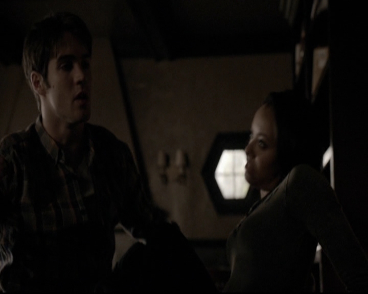 VampireDiariesWorld-dot-org_5x20WhatLiesBeneath0589.jpg