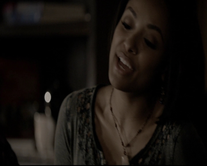 VampireDiariesWorld-dot-org_5x20WhatLiesBeneath0592.jpg