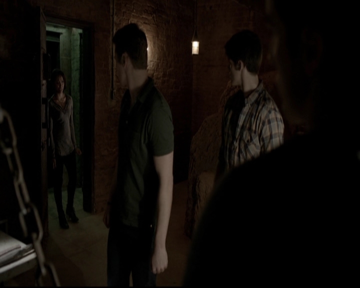 VampireDiariesWorld-dot-org_5x20WhatLiesBeneath0903.jpg