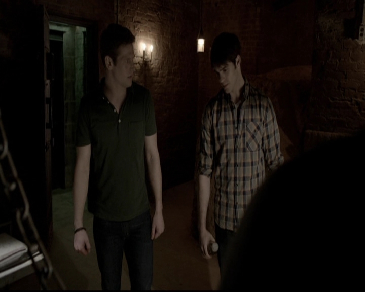 VampireDiariesWorld-dot-org_5x20WhatLiesBeneath0912.jpg