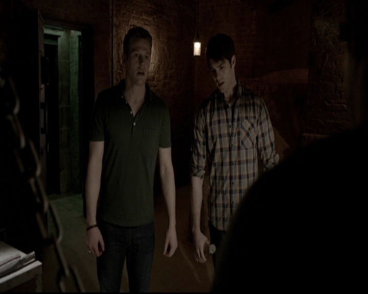 VampireDiariesWorld-dot-org_5x20WhatLiesBeneath0913.jpg