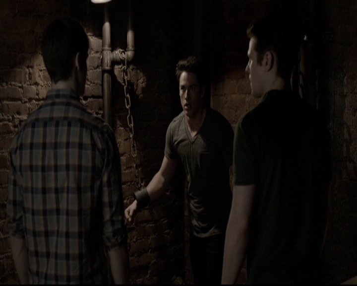 VampireDiariesWorld-dot-org_5x20WhatLiesBeneath0925.jpg