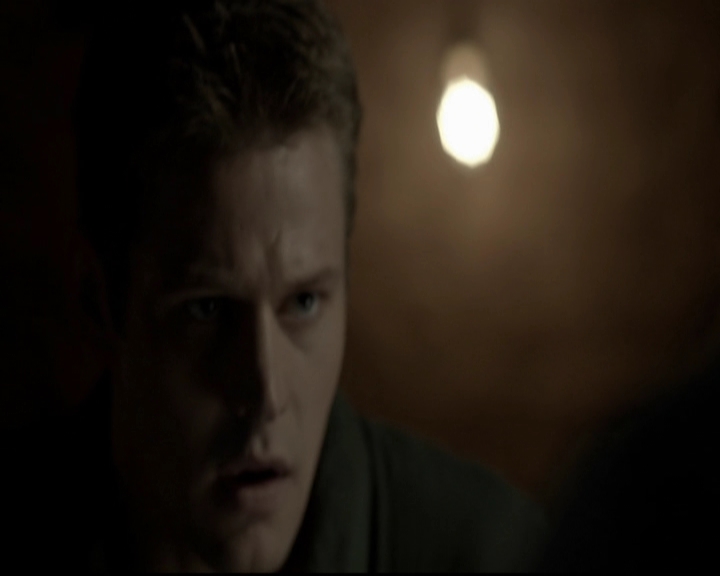 VampireDiariesWorld-dot-org_5x20WhatLiesBeneath0933.jpg