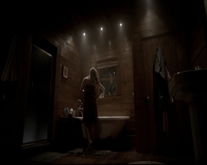 VampireDiariesWorld-dot-org_5x20WhatLiesBeneath1153.jpg