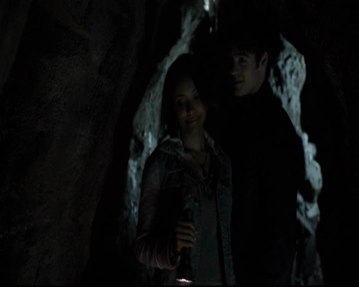 VampireDiariesWorld-dot-org_5x20WhatLiesBeneath1591.jpg