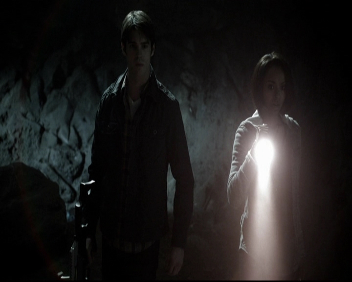 VampireDiariesWorld-dot-org_5x20WhatLiesBeneath1602.jpg