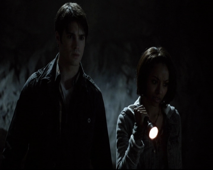 VampireDiariesWorld-dot-org_5x20WhatLiesBeneath1612.jpg